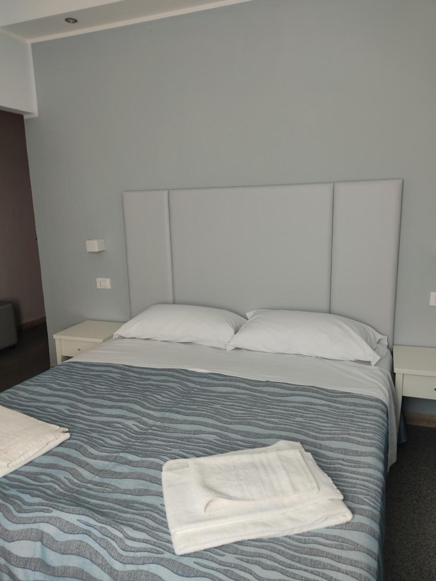 Hotel Caravel Park Rimini Exterior photo