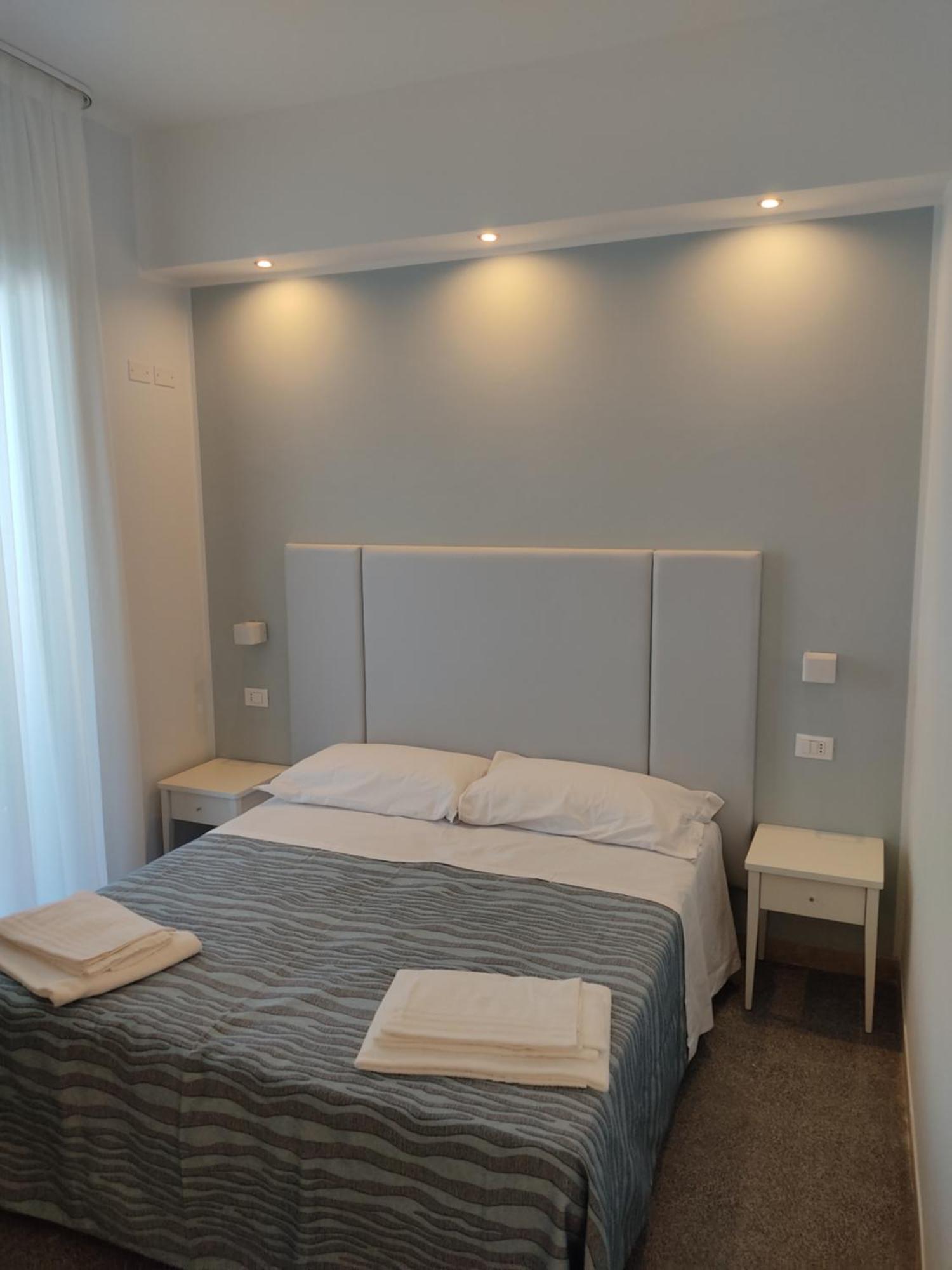 Hotel Caravel Park Rimini Exterior photo